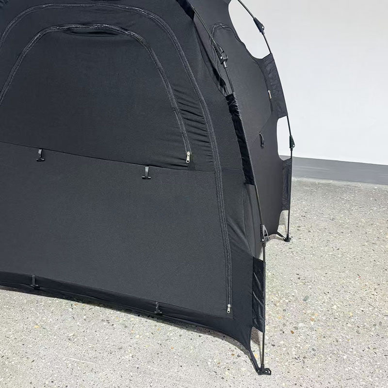 Cort Leica prietenos cu autismul