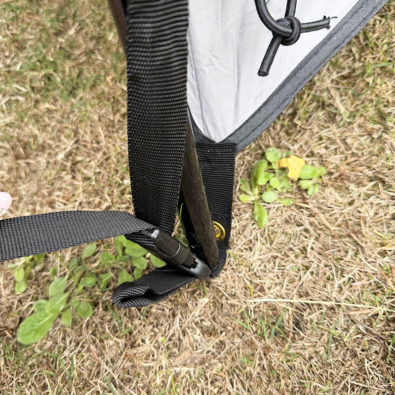 Cort de camping în aer liber, cu două straturi, care se conectează la partea din spate a unui vehicul