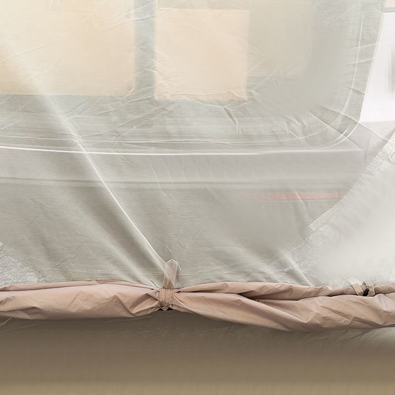 Cort de camping în aer liber, cu două straturi, care se conectează la partea din spate a unui vehicul