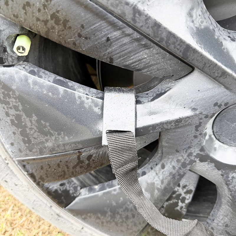 Cort de camping în aer liber, cu două straturi, care se conectează la partea din spate a unui vehicul