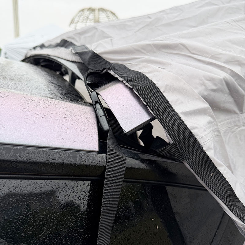 Cort de camping în aer liber, cu două straturi, care se conectează la partea din spate a unui vehicul