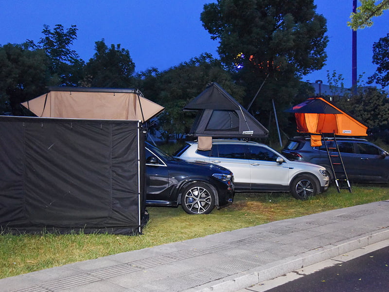 Cort de camping pe acoperiș cu scară Cort de camping pe acoperiș cu scară