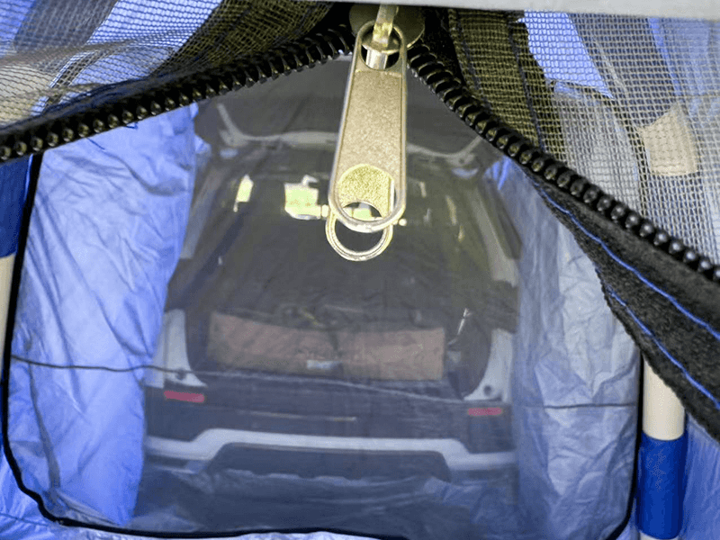 Cort de camping cu mașină montat în spate Cort de camping cu mașină montat în spate